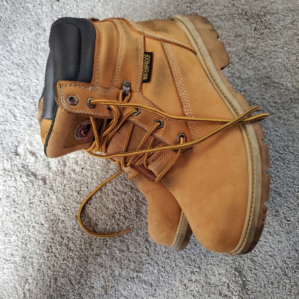 Waterproof Men boots 10.5 Used